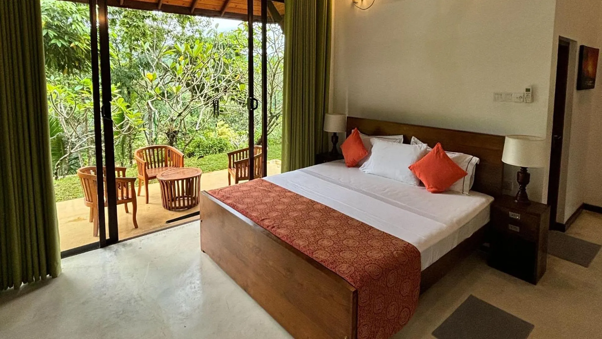 *** Hotel Aqua Dunhinda Villa Kandy Sri Lanka